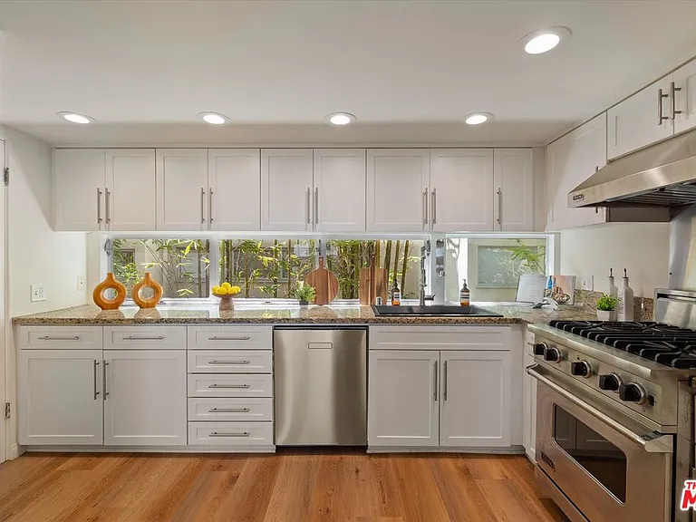 821 Bay St #C1 — Photo 7