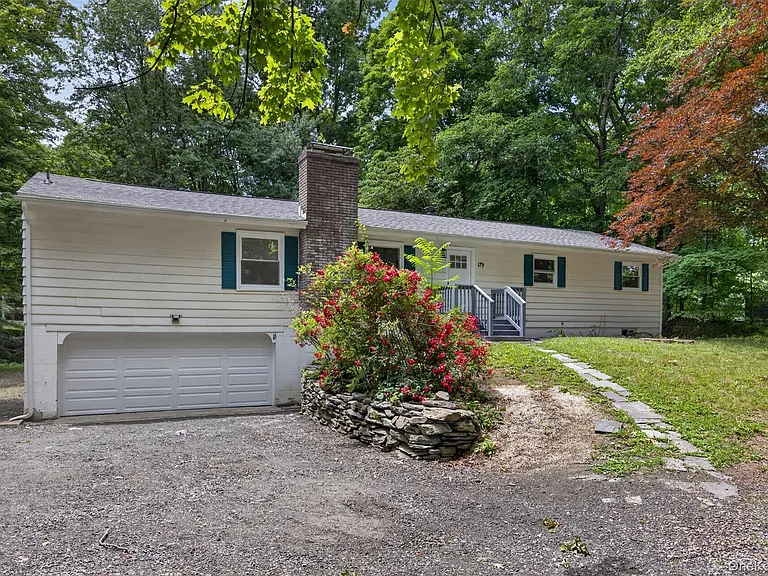 179 Roosevelt Rd — Photo 3