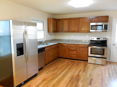 3rd image of 227 Sanford Dr