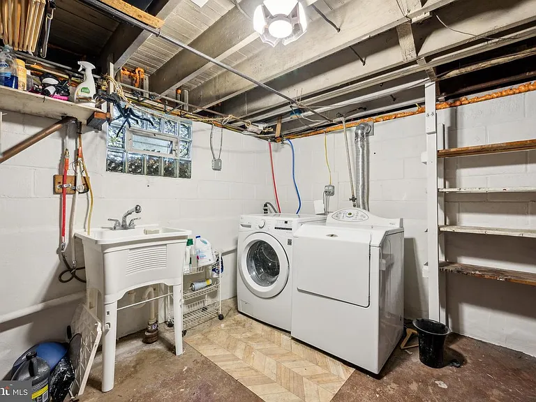 247 W Franklin Ave — Photo 13