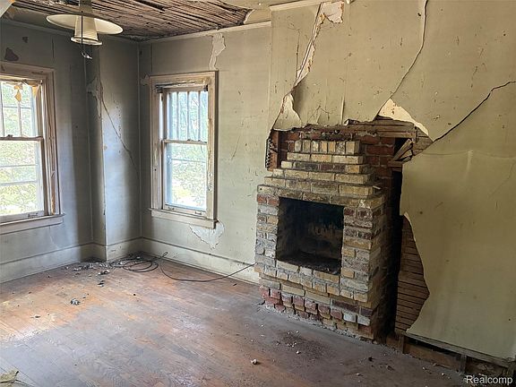 4th image of 1727 Edison St