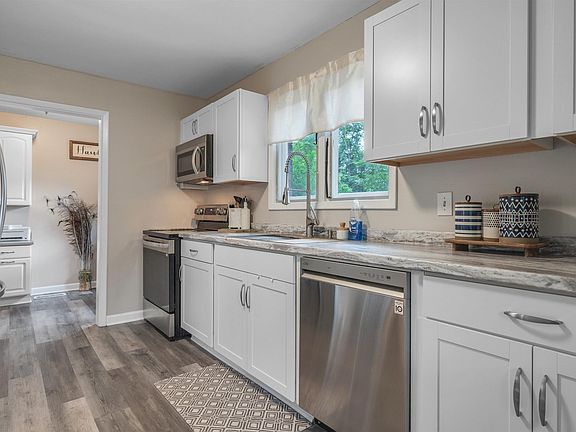 5th image of 1921 Wisterwood Dr