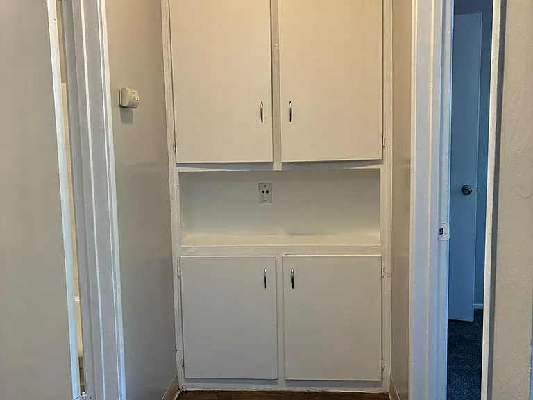 Parkwood Square Apartments — Photo 5