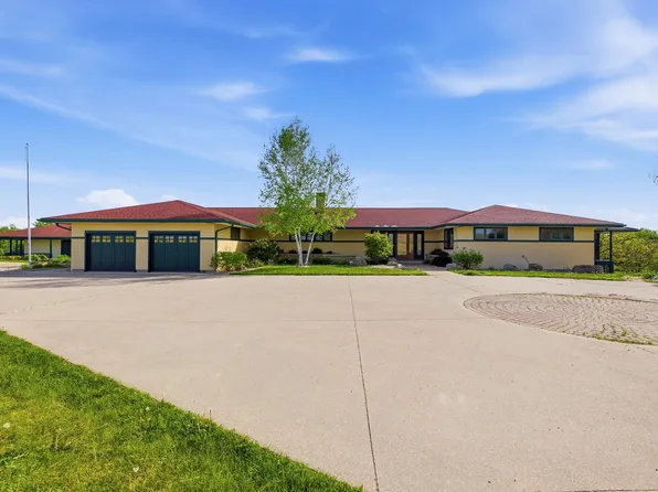 1049 Miller Rd, Mineral Pt, WI 53565