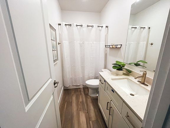 Downstairs full bathroom.