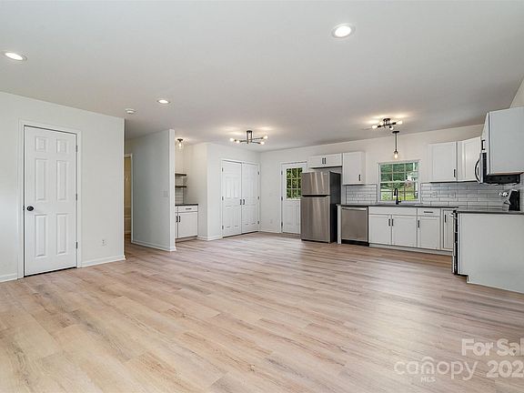 2nd image of 1113 Little Ave