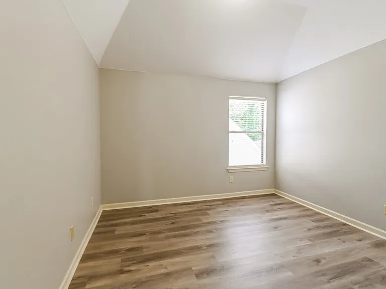 305 Garden Springs Dr — Photo 16