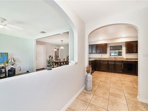 4th image of 131 Centennial Dr