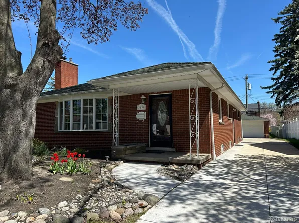 2639 Edsel St, Trenton, MI 48183