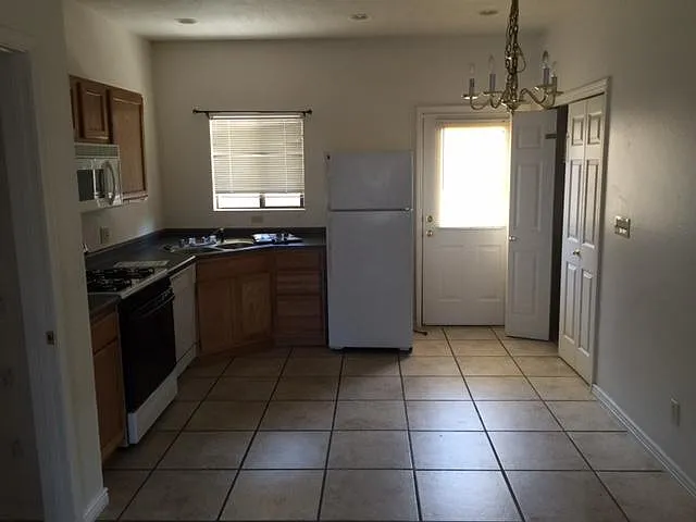 2 bed, 1050 sqft, $1,150 — Photo 1