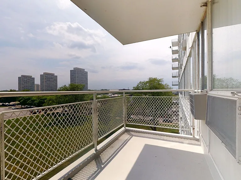 Lake Meadows Apartments — Photo 291