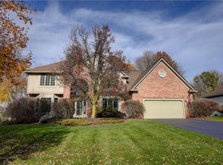 25 Mount Eagle Dr, Penfield, NY 14526