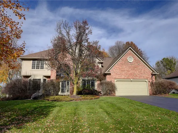 25 Mount Eagle Dr, Penfield, NY 14526