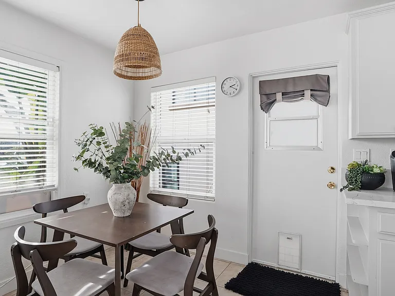 2606 Juan St — Photo 4