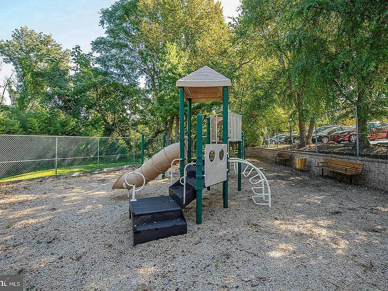 1750 Oakwood Ter #16C — Photo 36