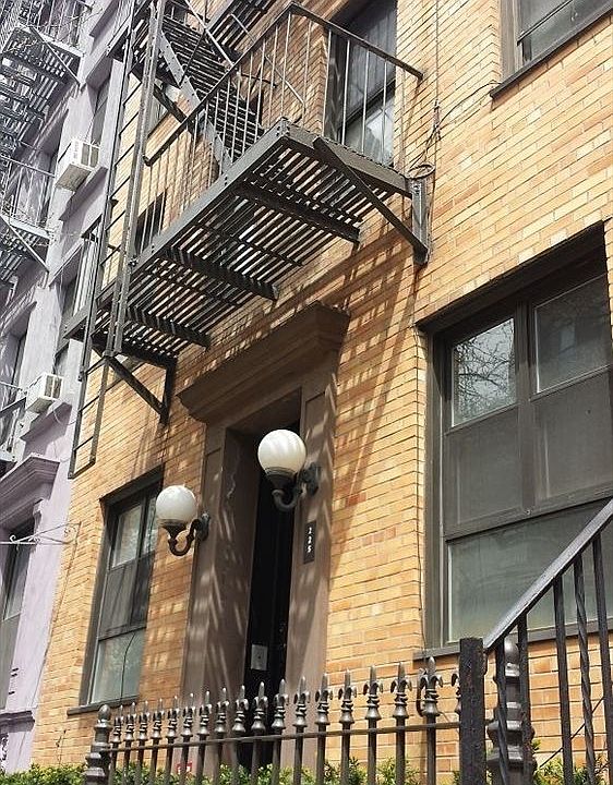 2nd image of 225 W 15th St APT 1E