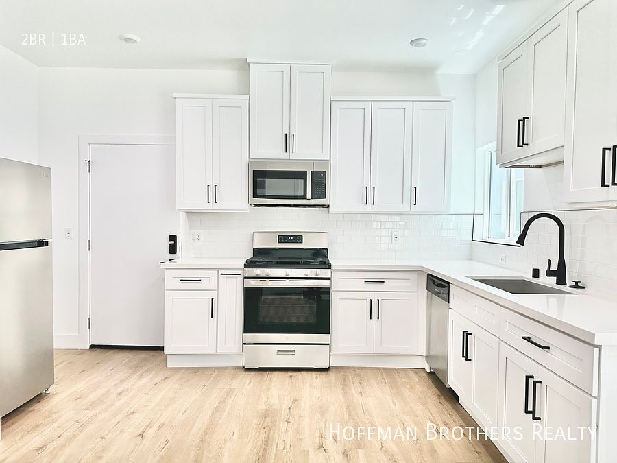1st image of 1412 W 10th Pl APT 3