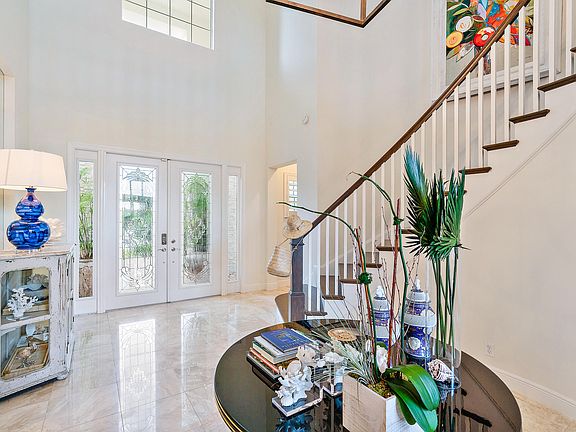 5th image of 1605 E Hemingway Dr