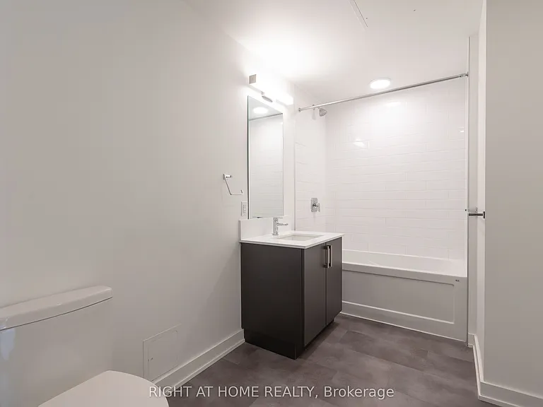 7 Fairbank Ave W #503 — Photo 5