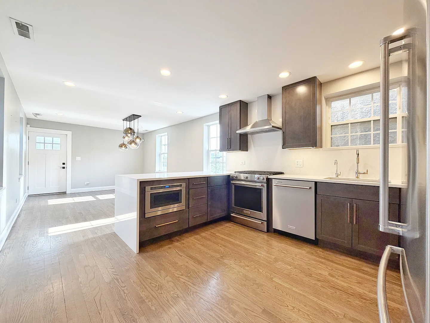 3 bed, 2.5 bath, 1848 sqft, $3,600 — Photo 3