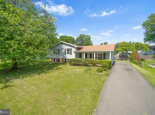 305 S Kennedy Rd, Sterling, VA 20164