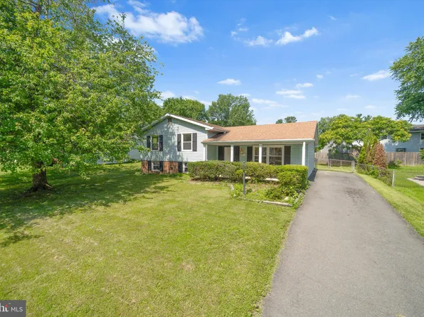 305 S Kennedy Rd, Sterling, VA 20164