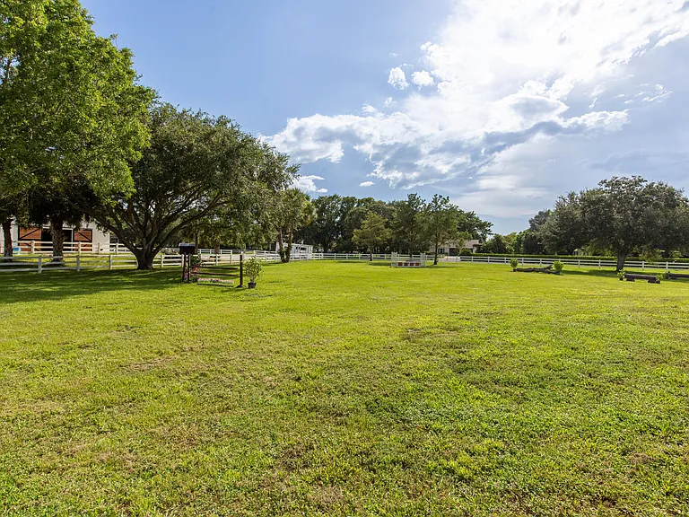 844 Arabian Dr — Photo 21