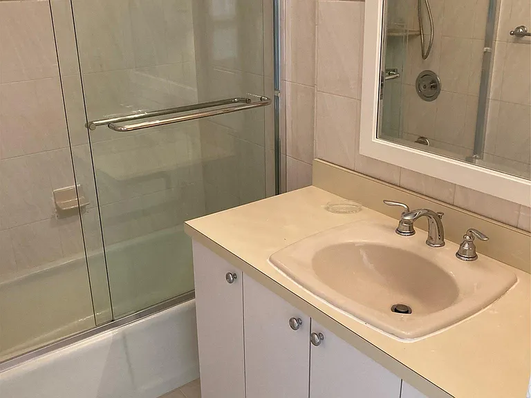 780 W Broadway #2H — Photo 10