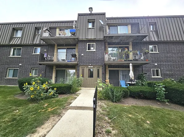 568 Fairway View Dr #4-2J, Wheeling, IL 60090