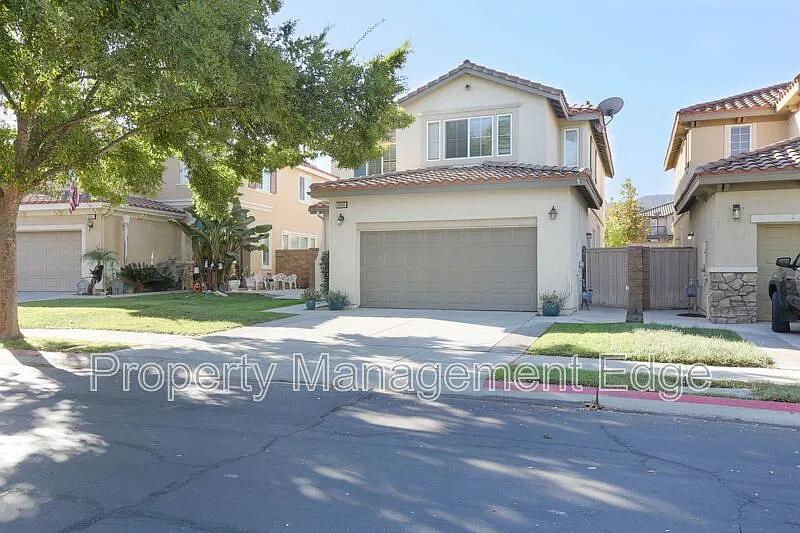 4 bed, 3.0 bath, 1912 sqft, $3,395 — Photo 2