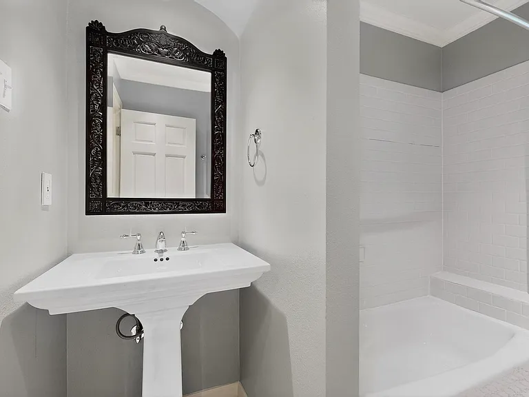 4810 Stanford Ave — Photo 10