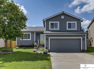 17209 Ruggles St, Omaha, NE 68116