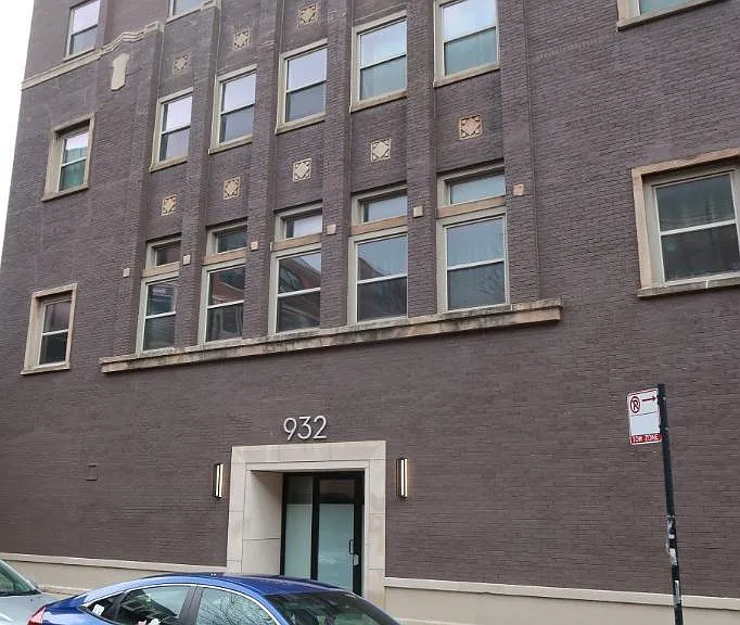 932 W Dakin St #201 — Photo 17