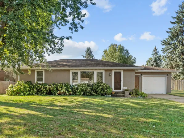 5645 141st St N, Hugo, MN 55038