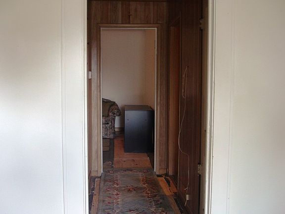 2nd image of 1001 S Irving St