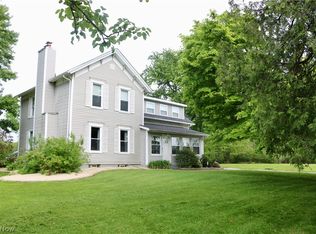 8463 Dewey Rd, Montville, OH 44064