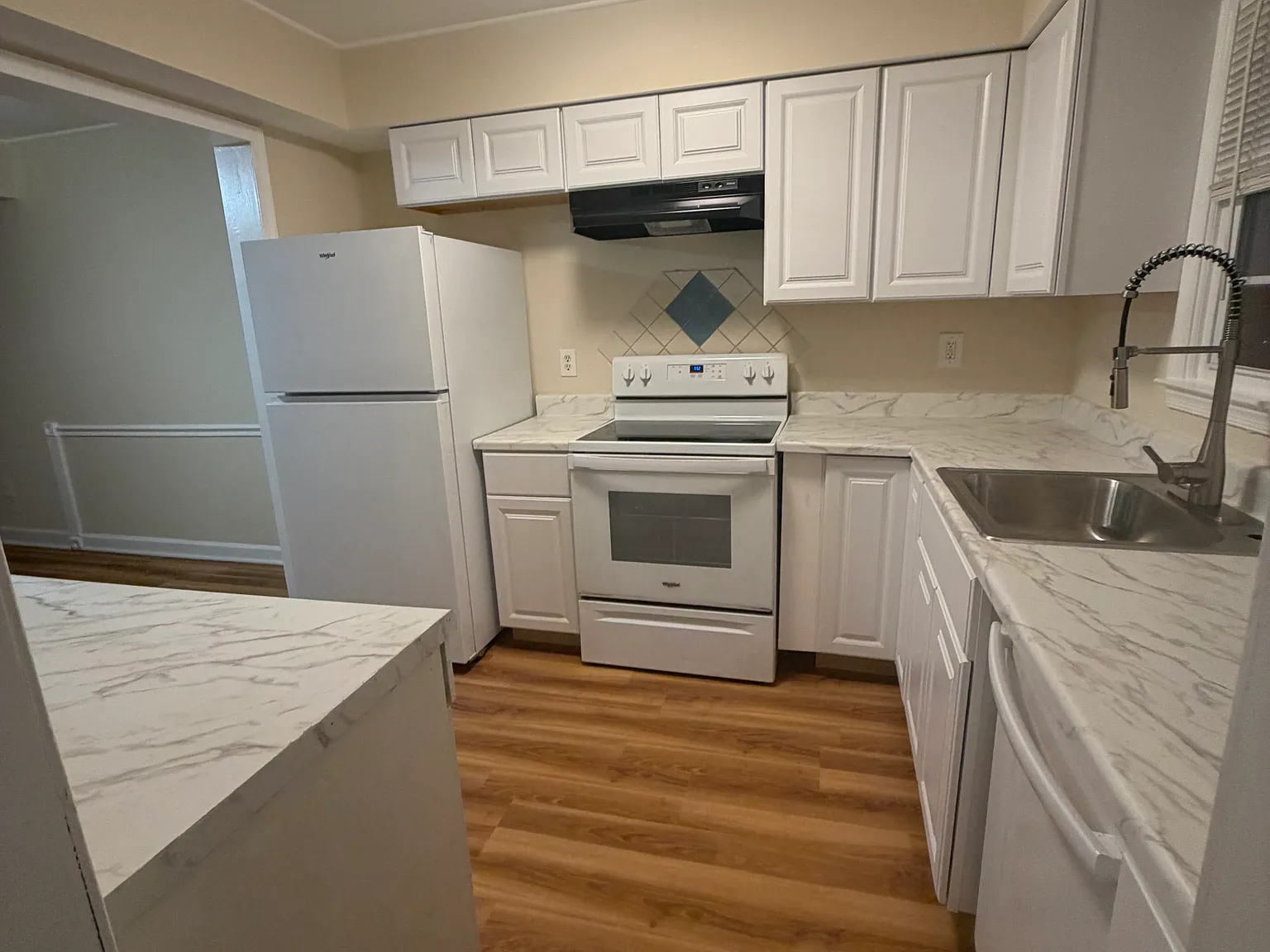 2 bed, 1.5 bath, 1162 sqft, $2,175 — Photo 2