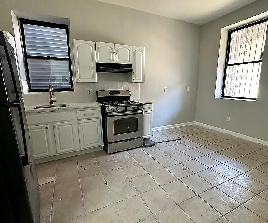 136 S 7th St #6R