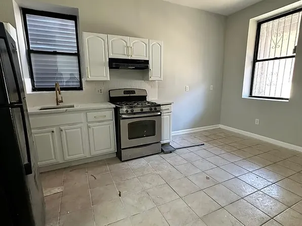 136 S 7th St, Newark, NJ