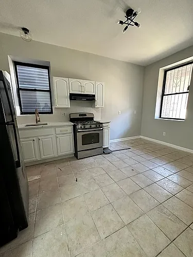 136 S 7th St #6R Photo 1