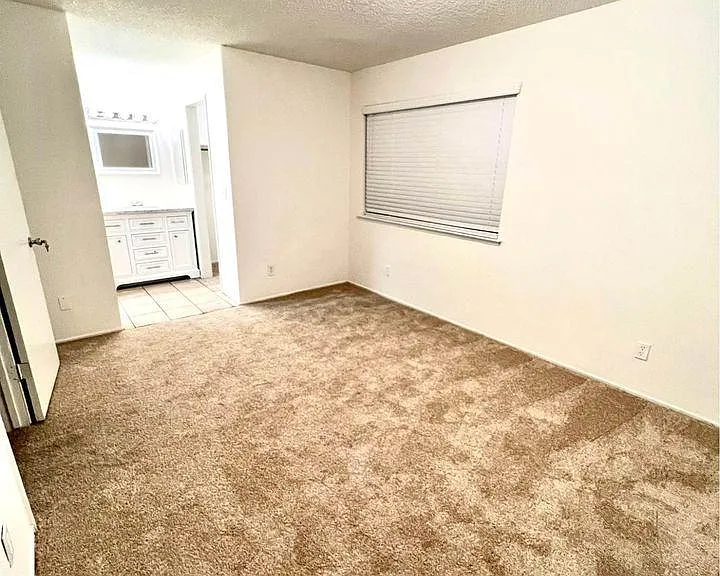 4133 Brookfield Dr — Photo 3