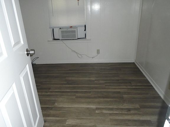 4th image of 1517 J H Clouser Ln