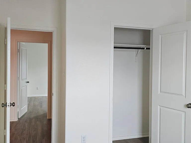 228 Gabriels Bluff Dr — Photo 2