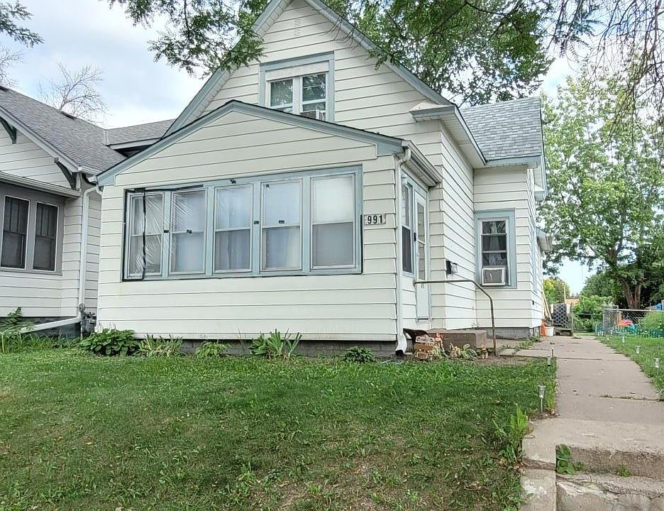 1st image of 991 Rose Ave E
