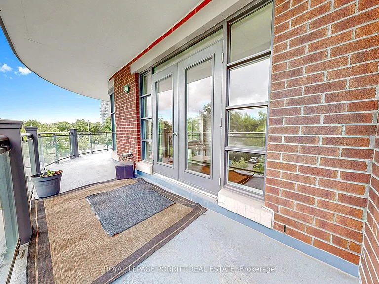 9 Burnhamthorpe Cres #309 — Photo 37