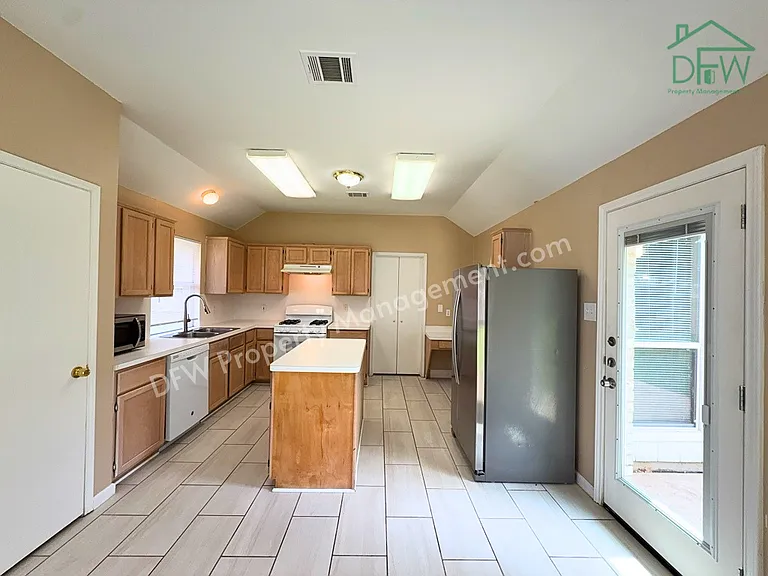 317 Oak Meadow Ln — Photo 6