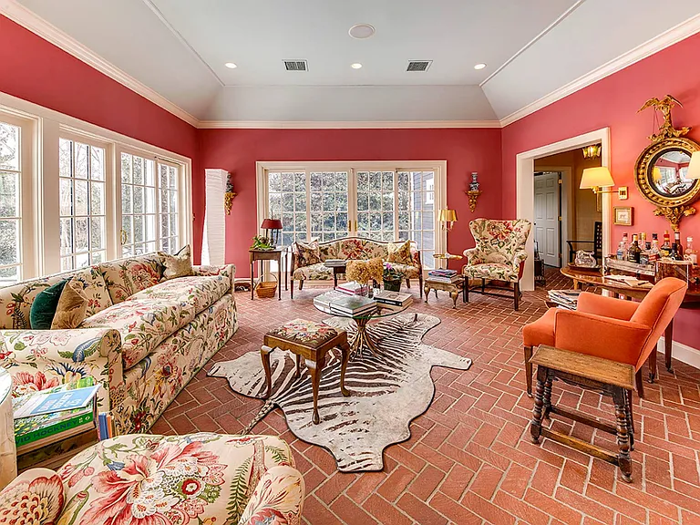 38 Halsey Ln — Photo 4