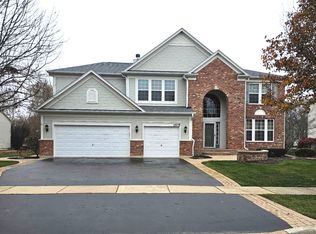 1575 McClellan Dr, Lindenhurst, IL 60046