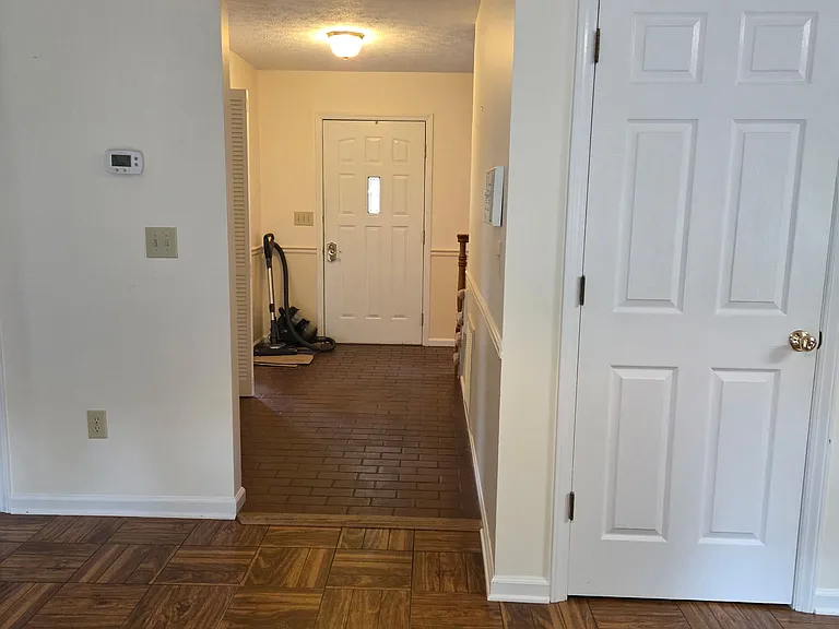 305 Seminole Dr — Photo 9