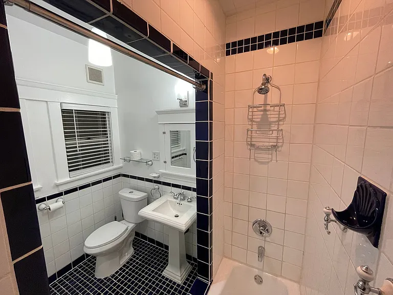735 W 4th St — Photo 25